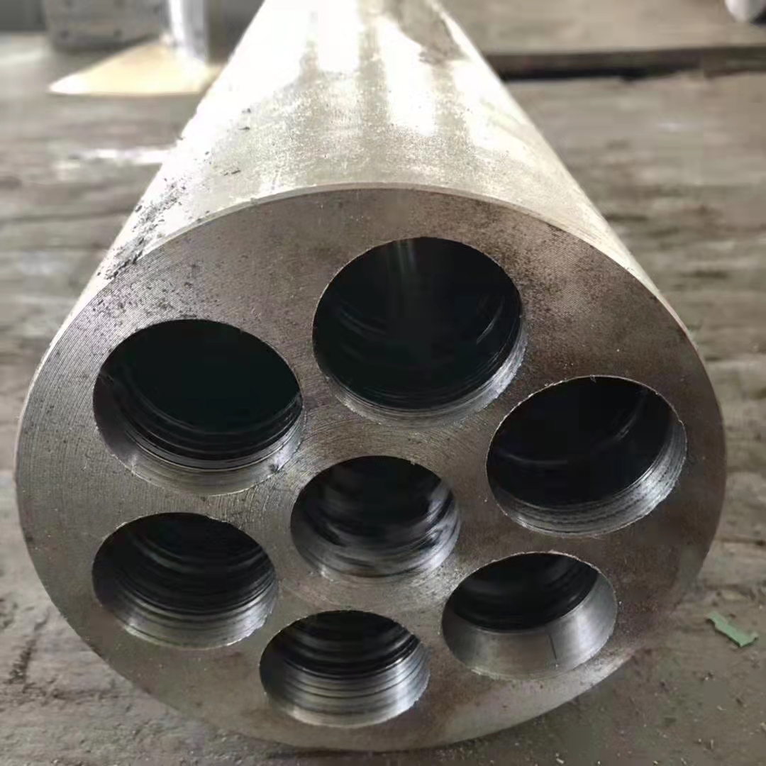 深孔加工孔徑1.3-200mm***大深度4米。內(nèi)孔珩磨，孔徑公差可到0.02，粗糙度0.2。